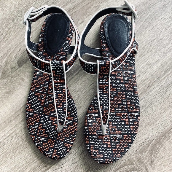 Eantwerp essential Aztec Dot Thong Sandals - Picture 1 of 3